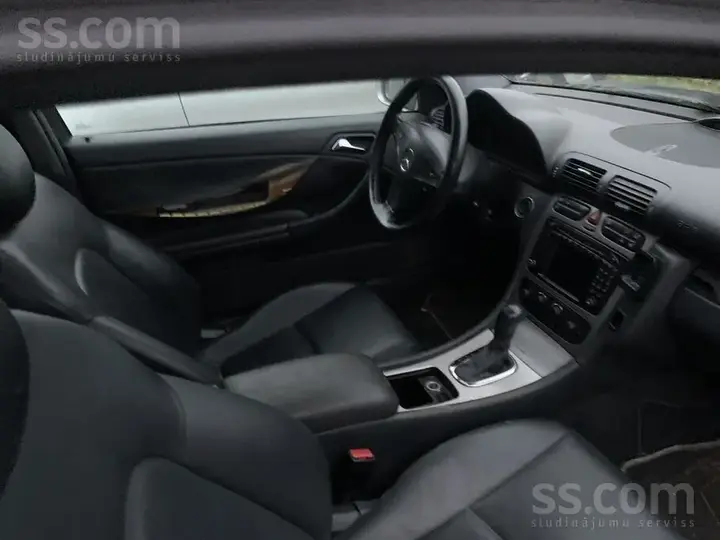Mercedes-Benz C200 2001 photo 4