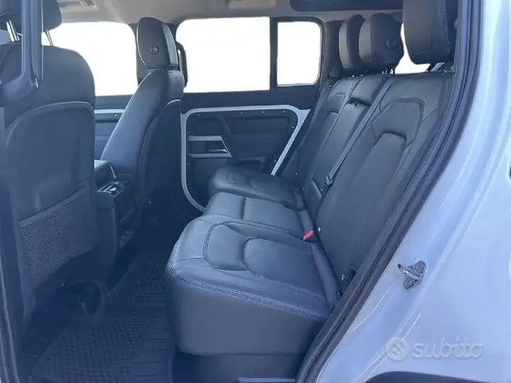 Land Rover Defender 2022 photo 5
