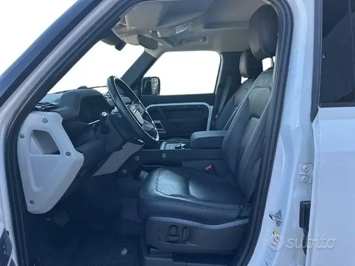 Land Rover Defender 2022 photo 3