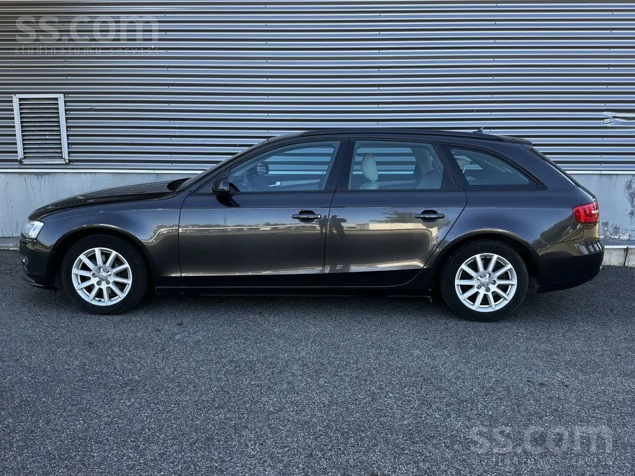 Audi A4 2012 photo 2
