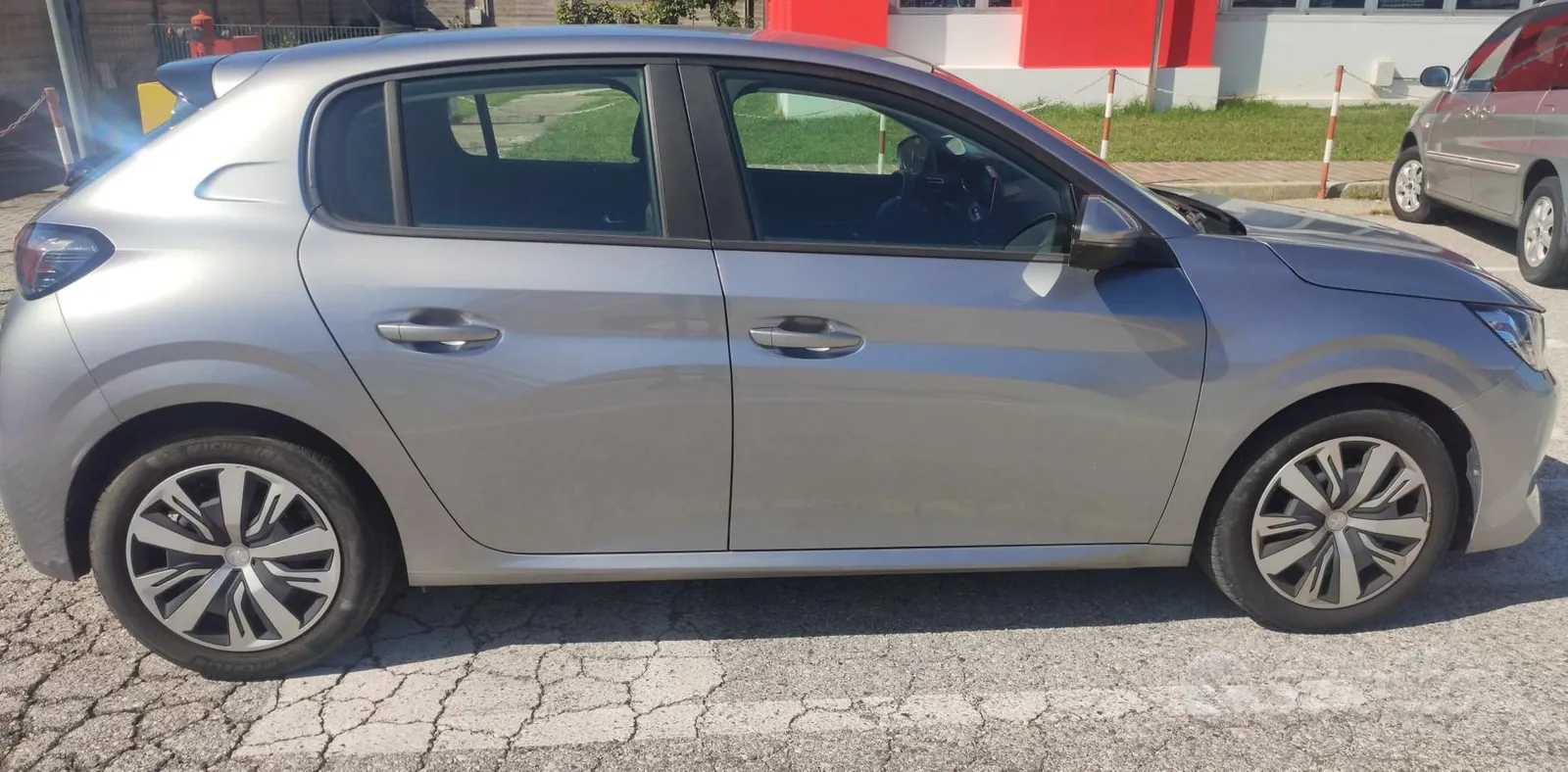 Peugeot 208 2020 photo 3