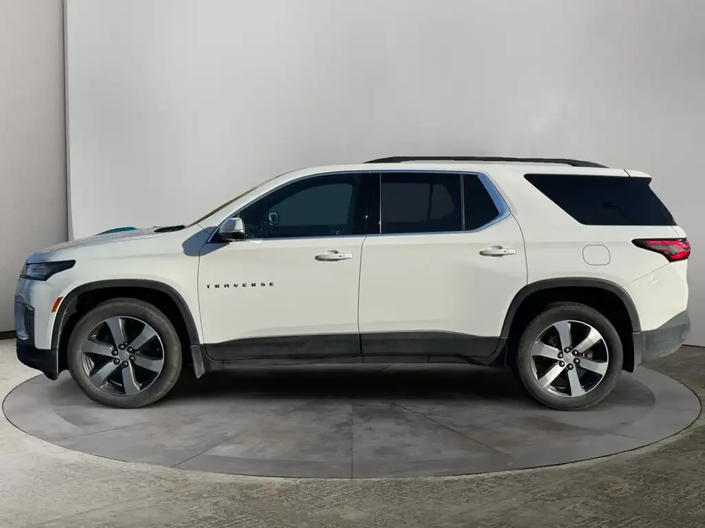 Chevrolet Traverse 2023 photo 2