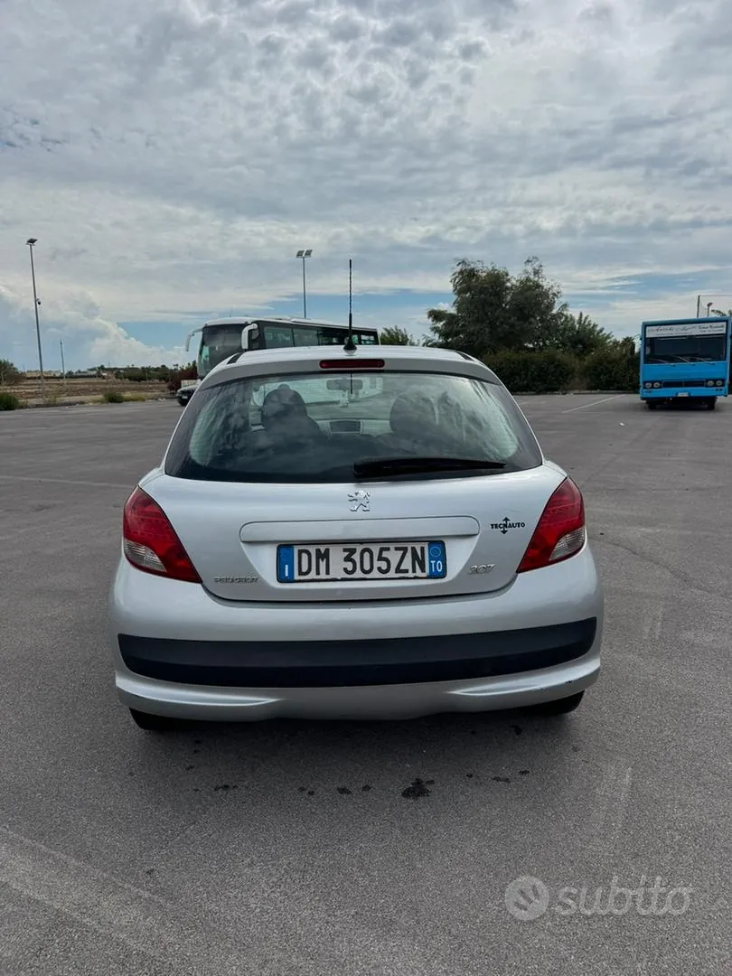 Peugeot 207 2008 photo 4
