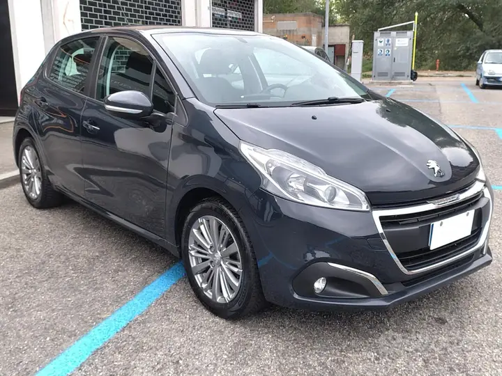 Peugeot 208 2018 photo 3
