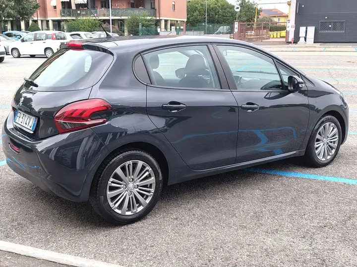 Peugeot 208 2018 photo 5