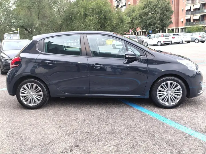 Peugeot 208 2018 photo 4
