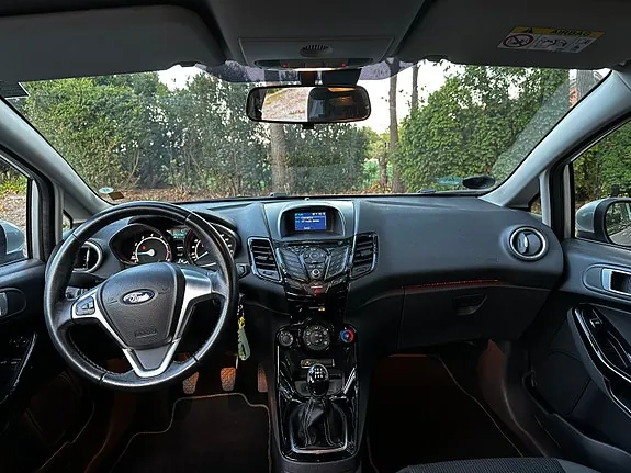 Ford Fiesta 2016 photo 2