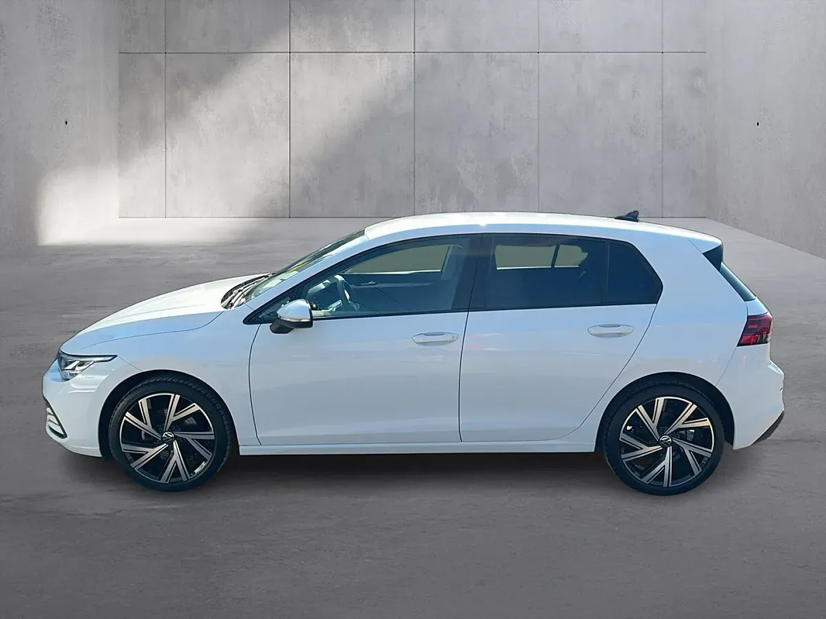 Volkswagen Golf 2023 photo 2
