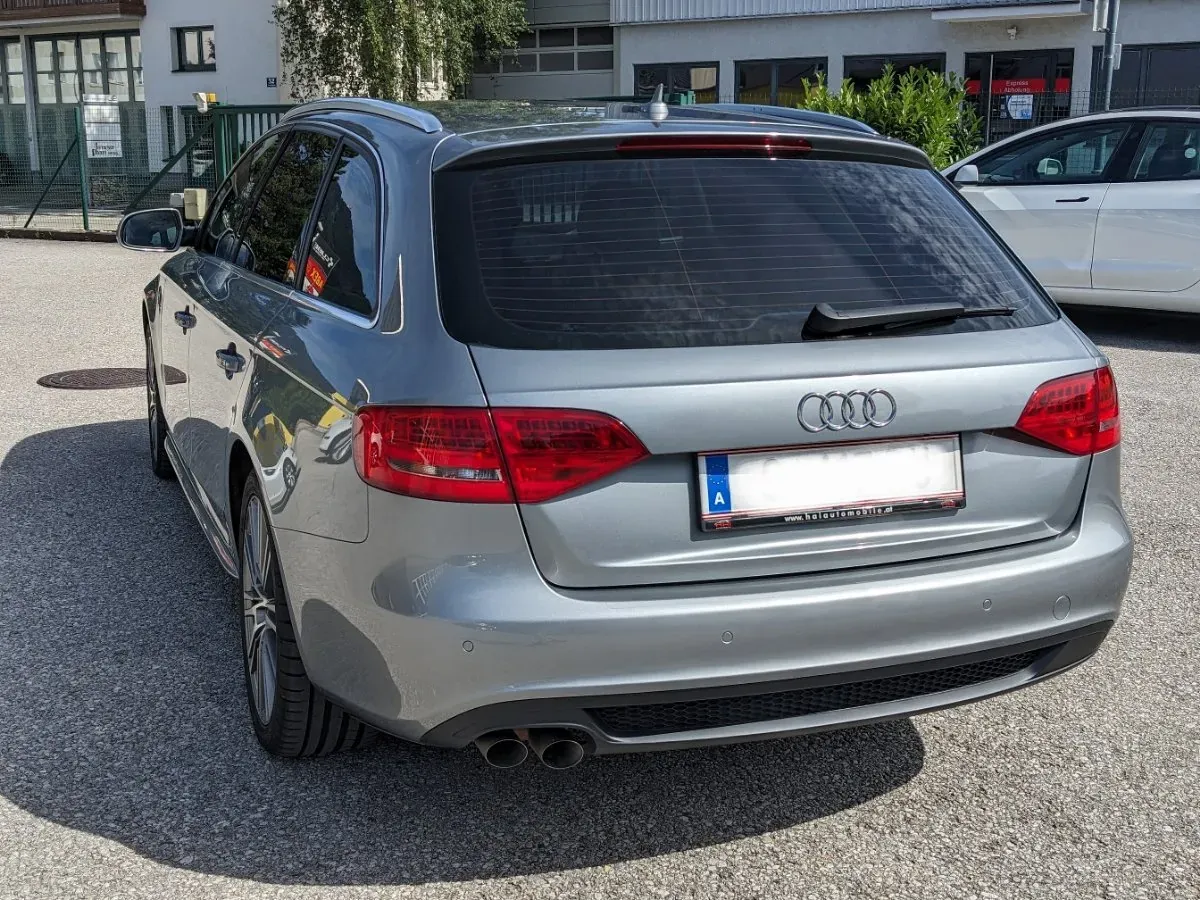 Audi A4 2010 photo 2