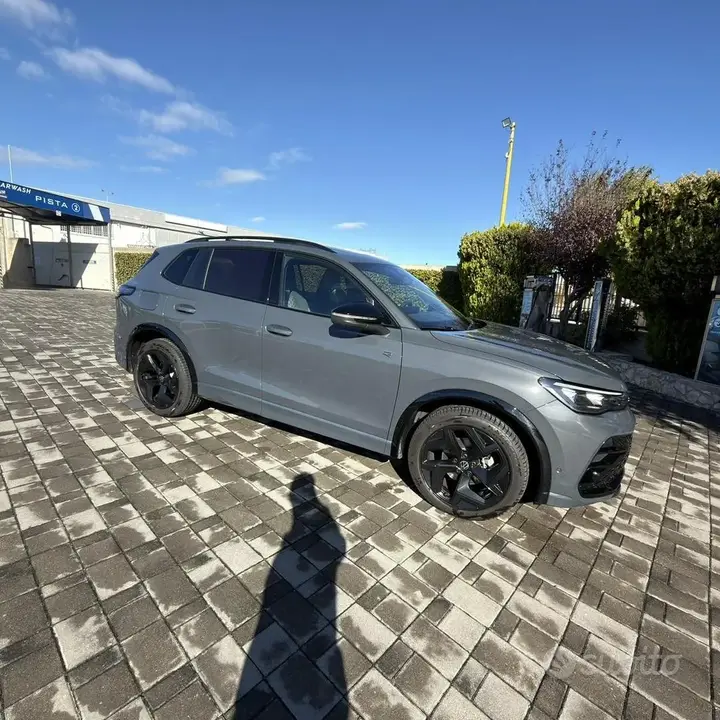Volkswagen Tiguan 2024 photo 2