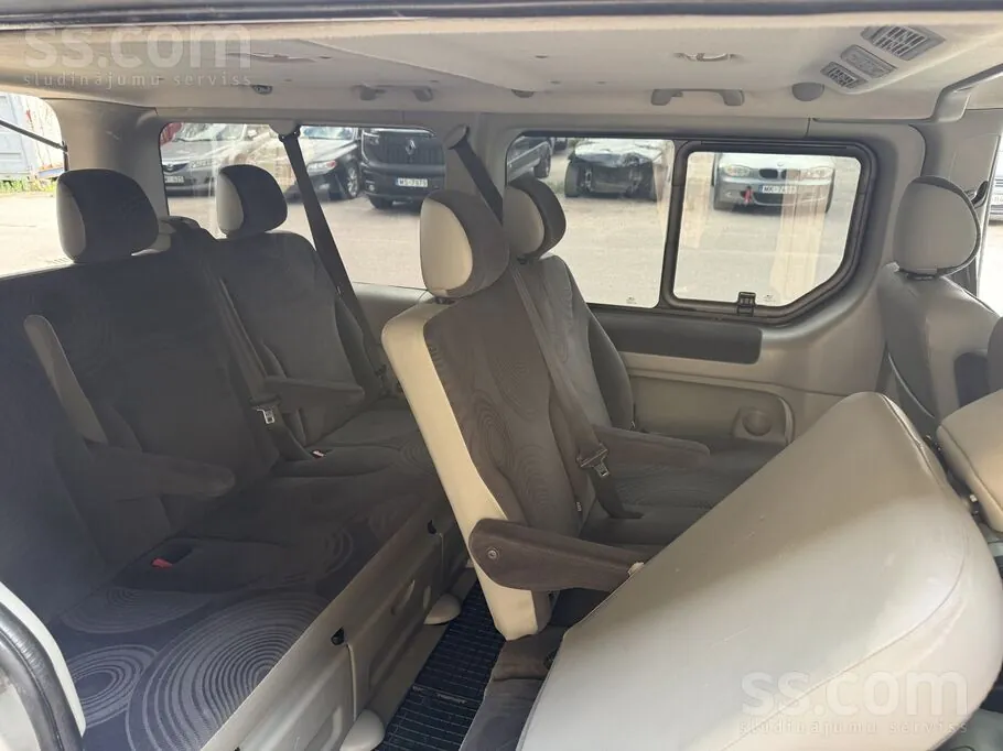 Renault Trafic 2011 photo 3