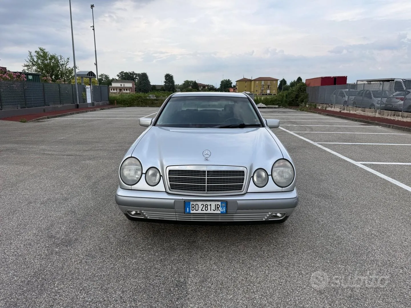 Mercedes-Benz E 200