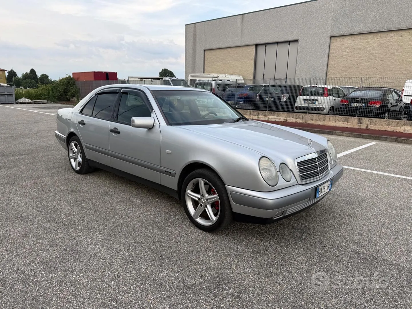 Mercedes-Benz E 200 1999 photo 3