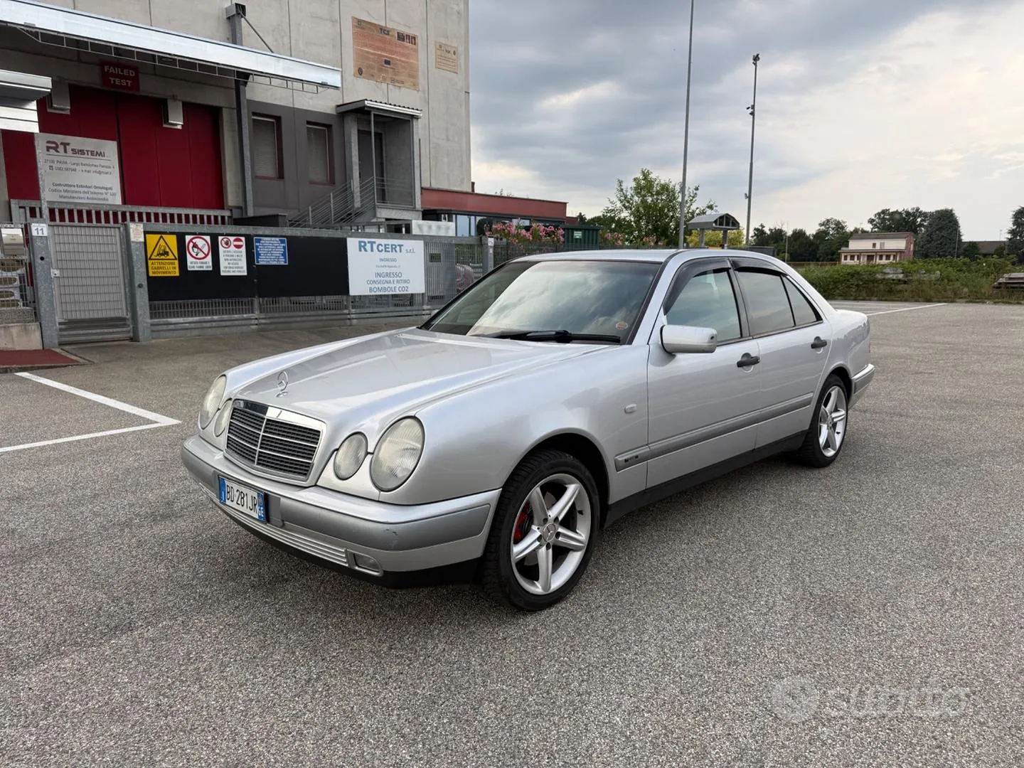 Mercedes-Benz E 200 1999 photo 2