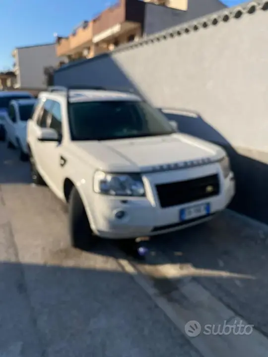 Land Rover Freelander 2010 photo 3
