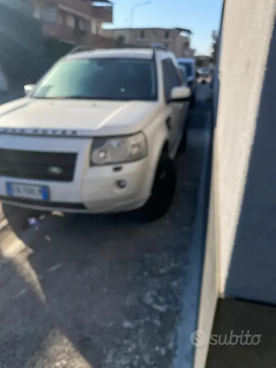 Land Rover Freelander 2010 photo 4
