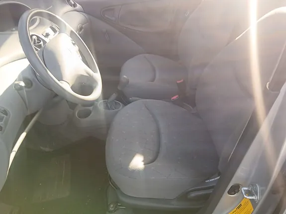 Toyota Yaris 2000 photo 3