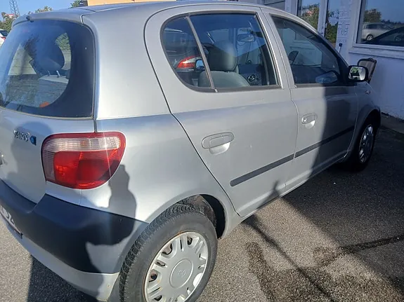 Toyota Yaris 2000 photo 4