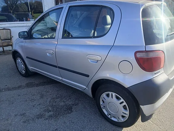 Toyota Yaris 2000 photo 5