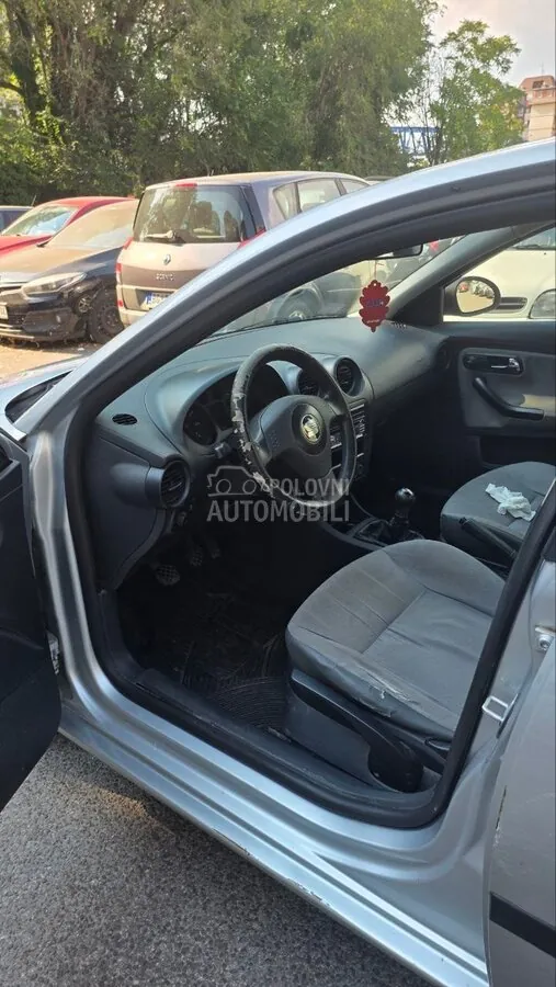Seat Ibiza 2003 photo 4