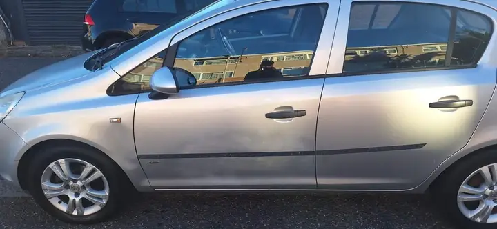 Vauxhall Corsa 2010 photo 4