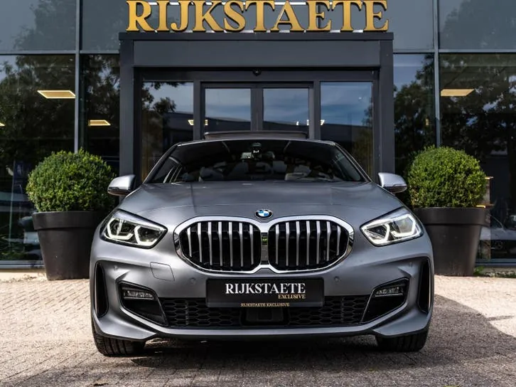 BMW 1 Series 2024 photo 3