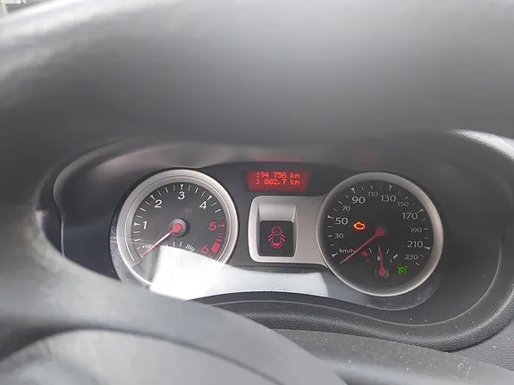 Renault Clio Iii 2011 photo 3