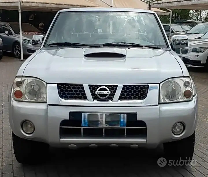 Nissan Navara 2002 photo 2