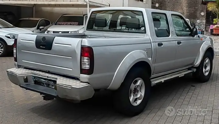 Nissan Navara 2002 photo 4