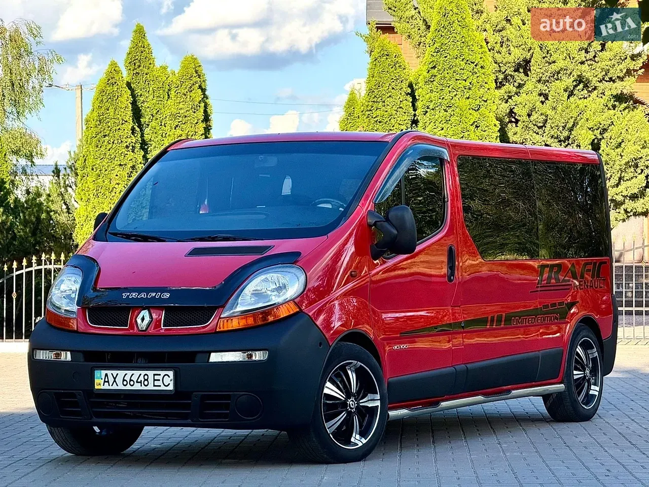 Renault Trafic 2004 photo 2