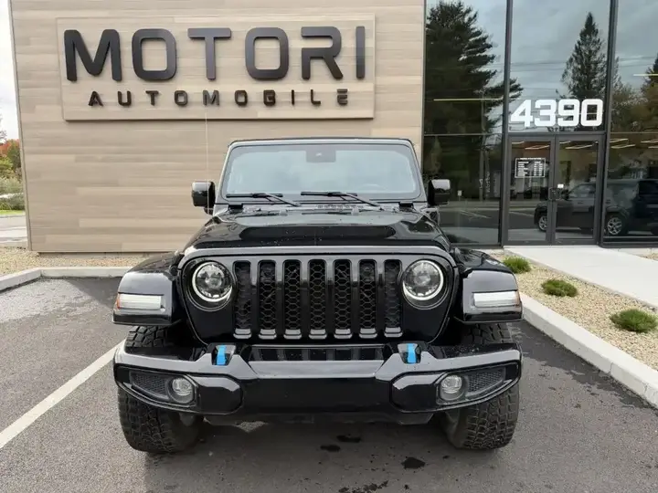 Jeep Wrangler 2023 photo 2