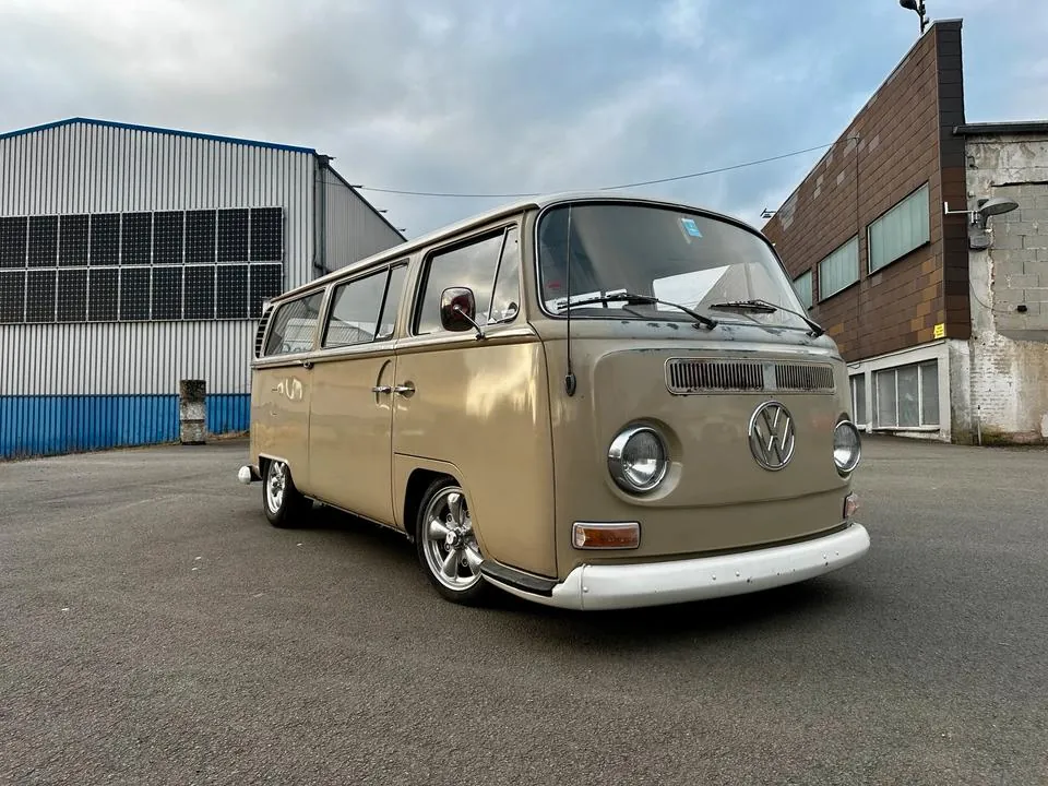 Volkswagen T2A Deluxe