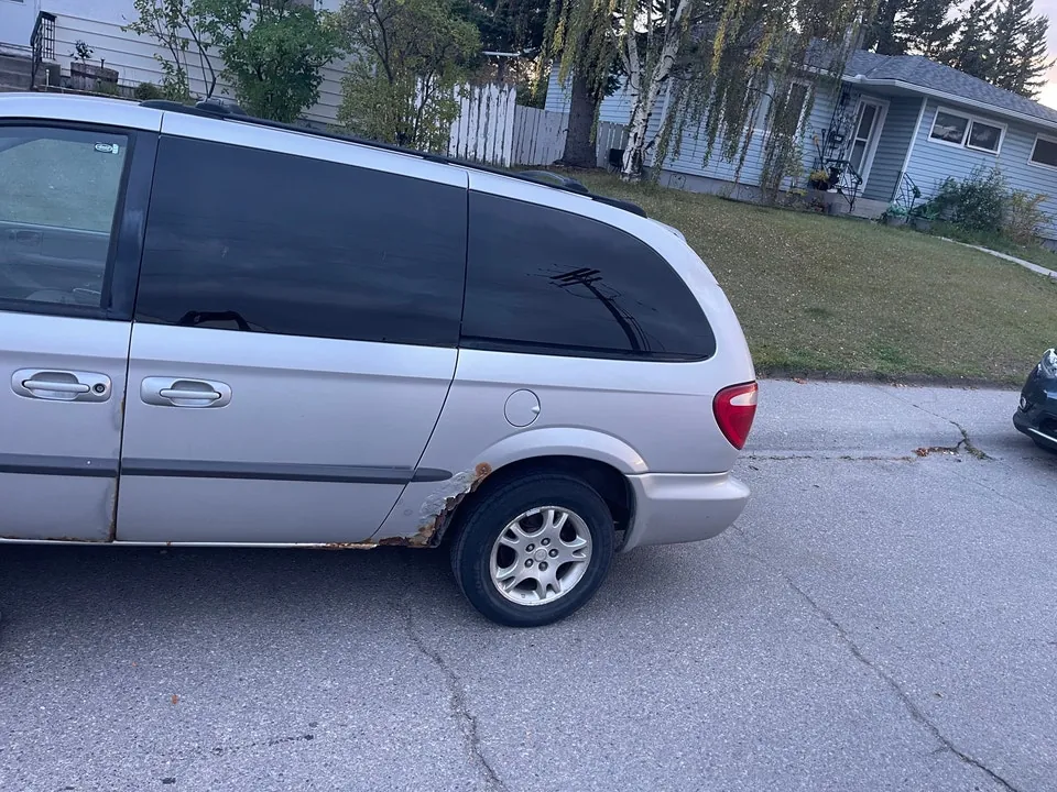 Dodge Grand Caravan 2002 photo 2