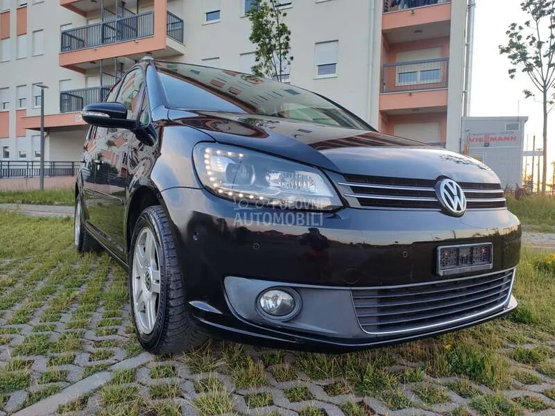Volkswagen Touran 2011 photo 4