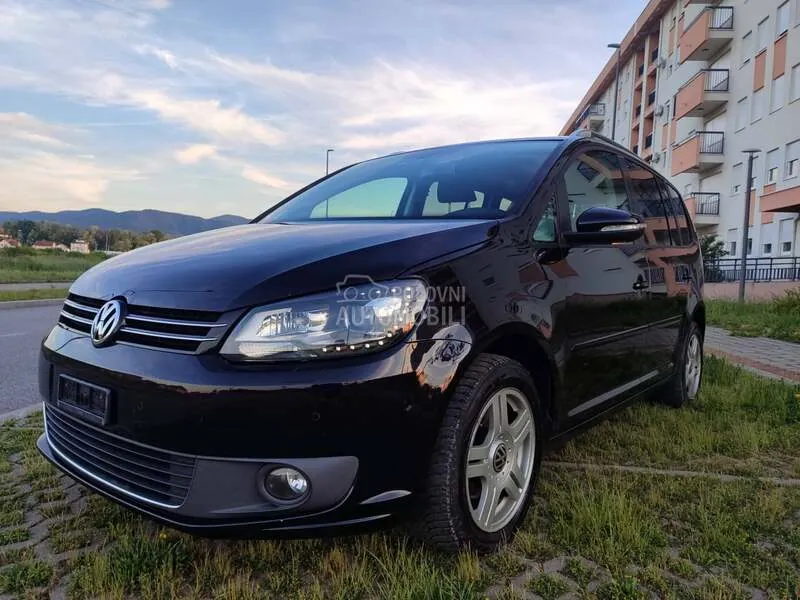 Volkswagen Touran 2011 photo 2