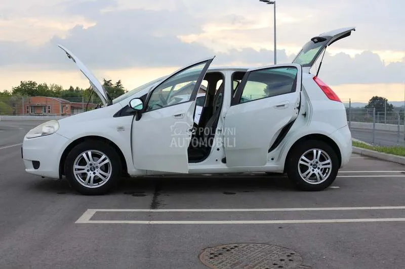 Fiat Grande Punto 2009 photo 2