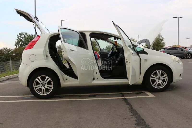 Fiat Grande Punto 2009 photo 3