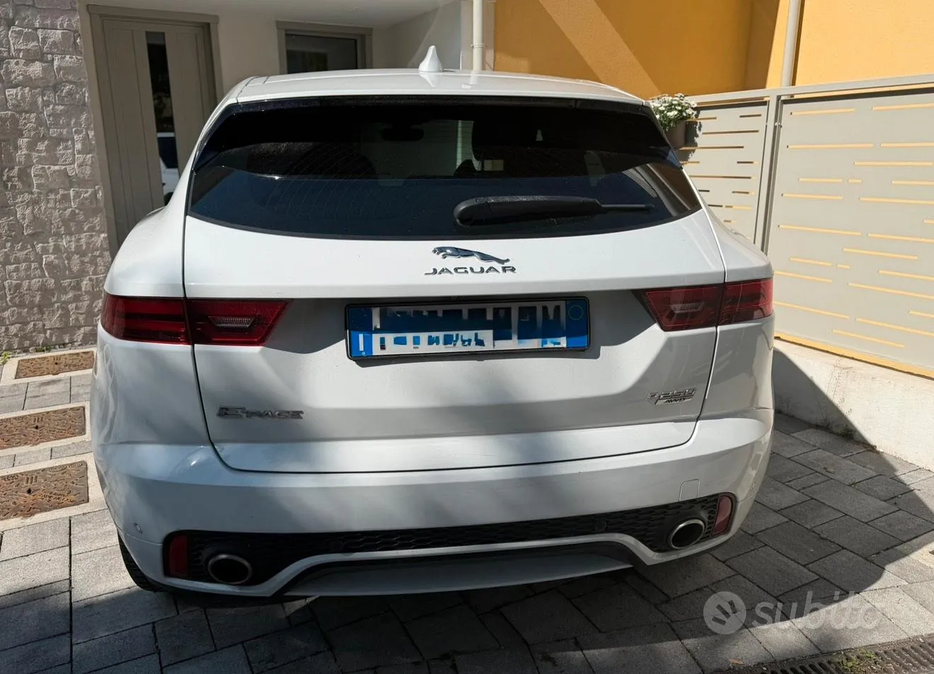 Jaguar E-Pace 2018 photo 2