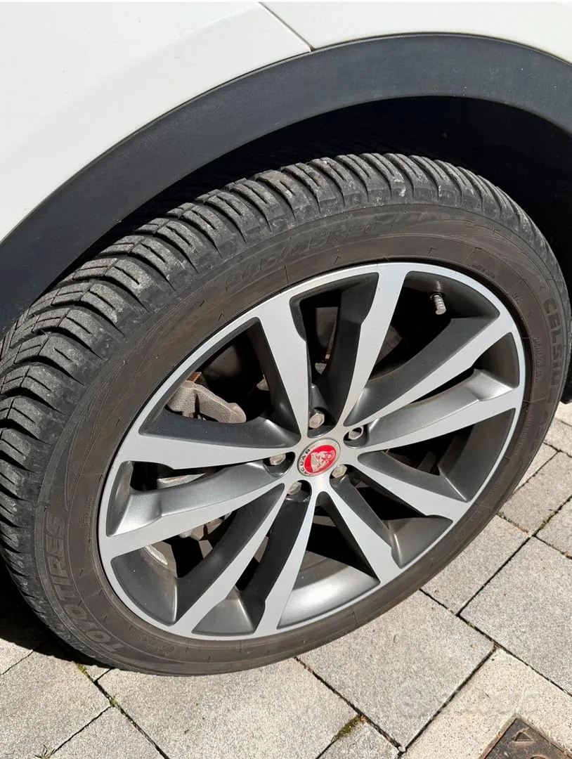 Jaguar E-Pace 2018 photo 5