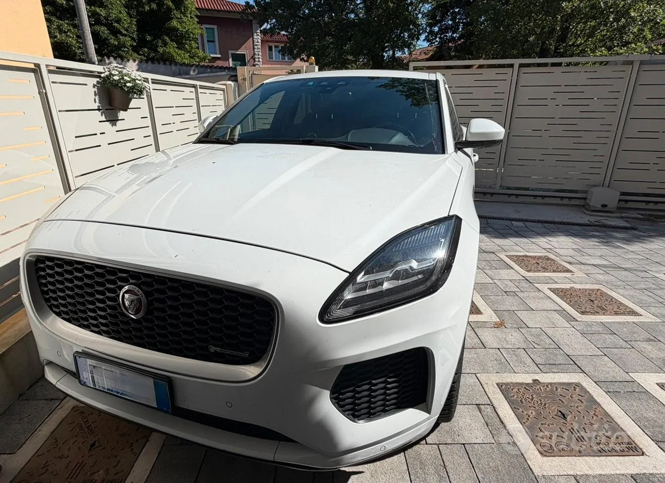 Jaguar E-Pace 2018 photo 3