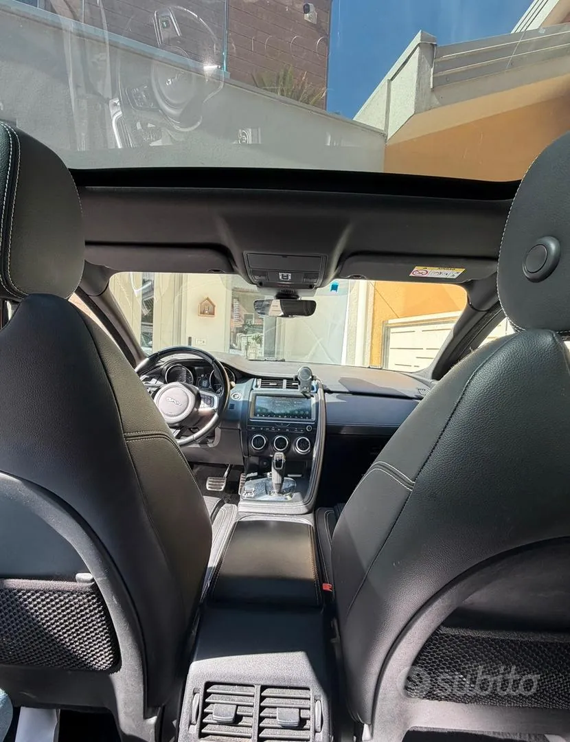 Jaguar E-Pace 2018 photo 4