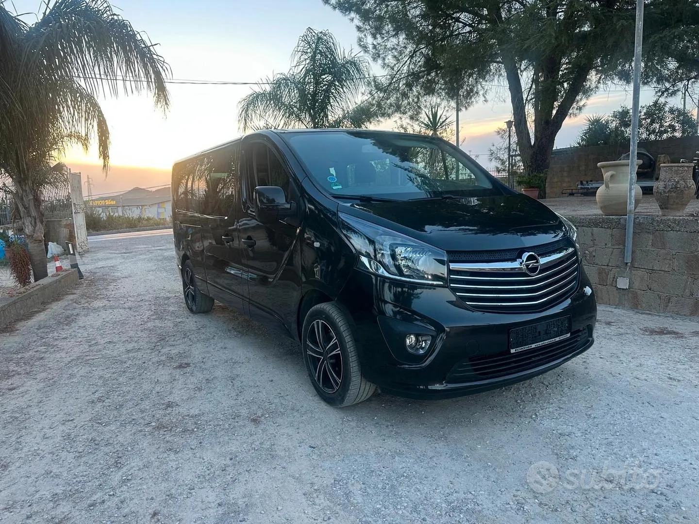 Opel Vivaro 2015 photo 2