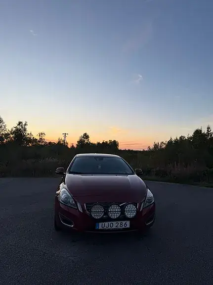 Volvo S60 2011 photo 2