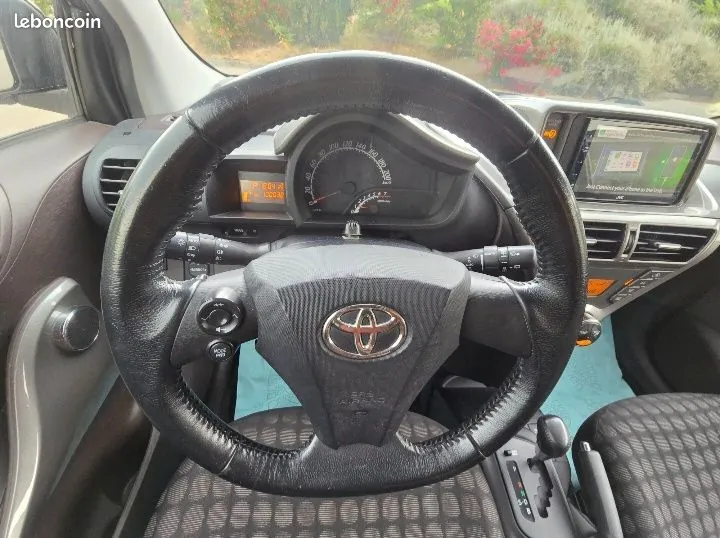Toyota Iq 2009 photo 5