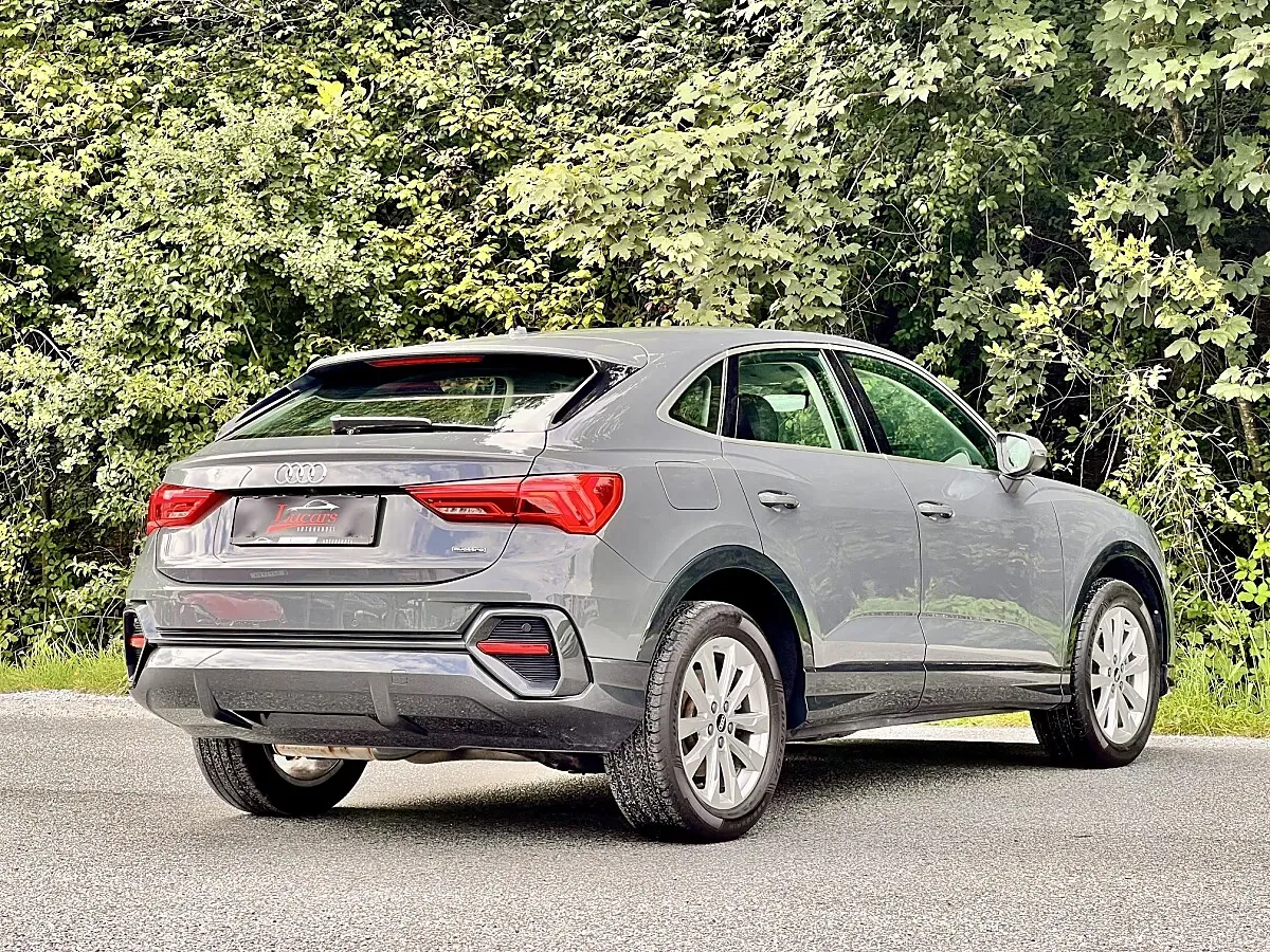 Audi Q3 2021 photo 2