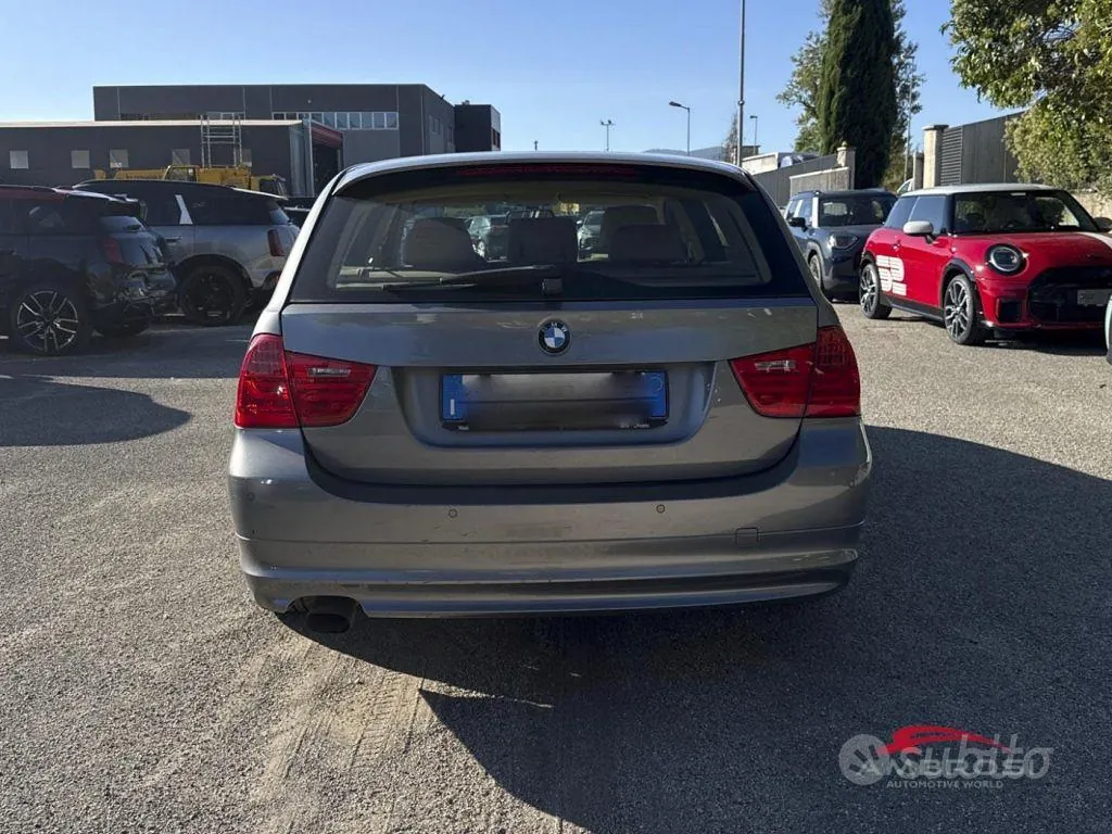BMW 3 Series 2010 photo 4