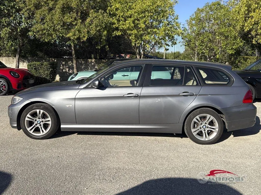 BMW 3 Series 2010 photo 3