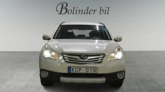 Subaru Outback 2010 photo 2