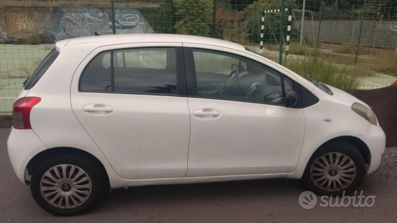 Toyota Yaris 2011 photo 2
