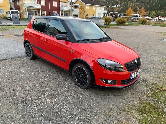 Skoda Fabia 2012 photo 2